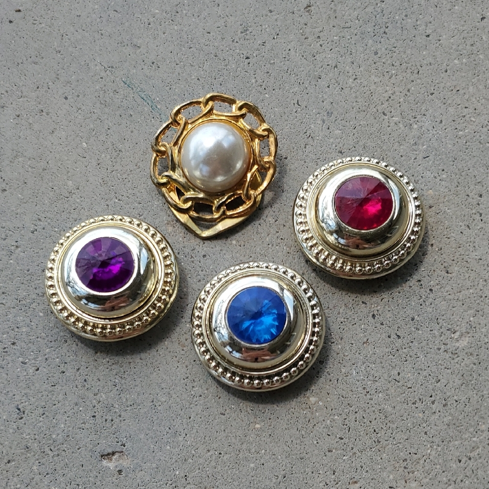 Vintage Button Cover With Peral Scarf Clip Set Of 4